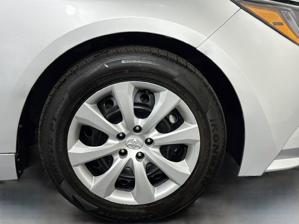 Used 2025 Toyota Corolla LE FWD image 30