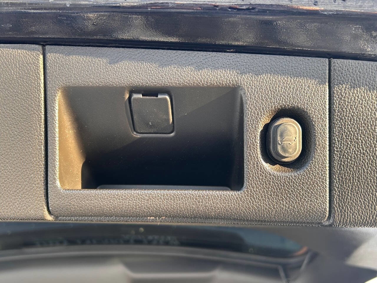 Used 2019 GMC Yukon XL SLT image 12