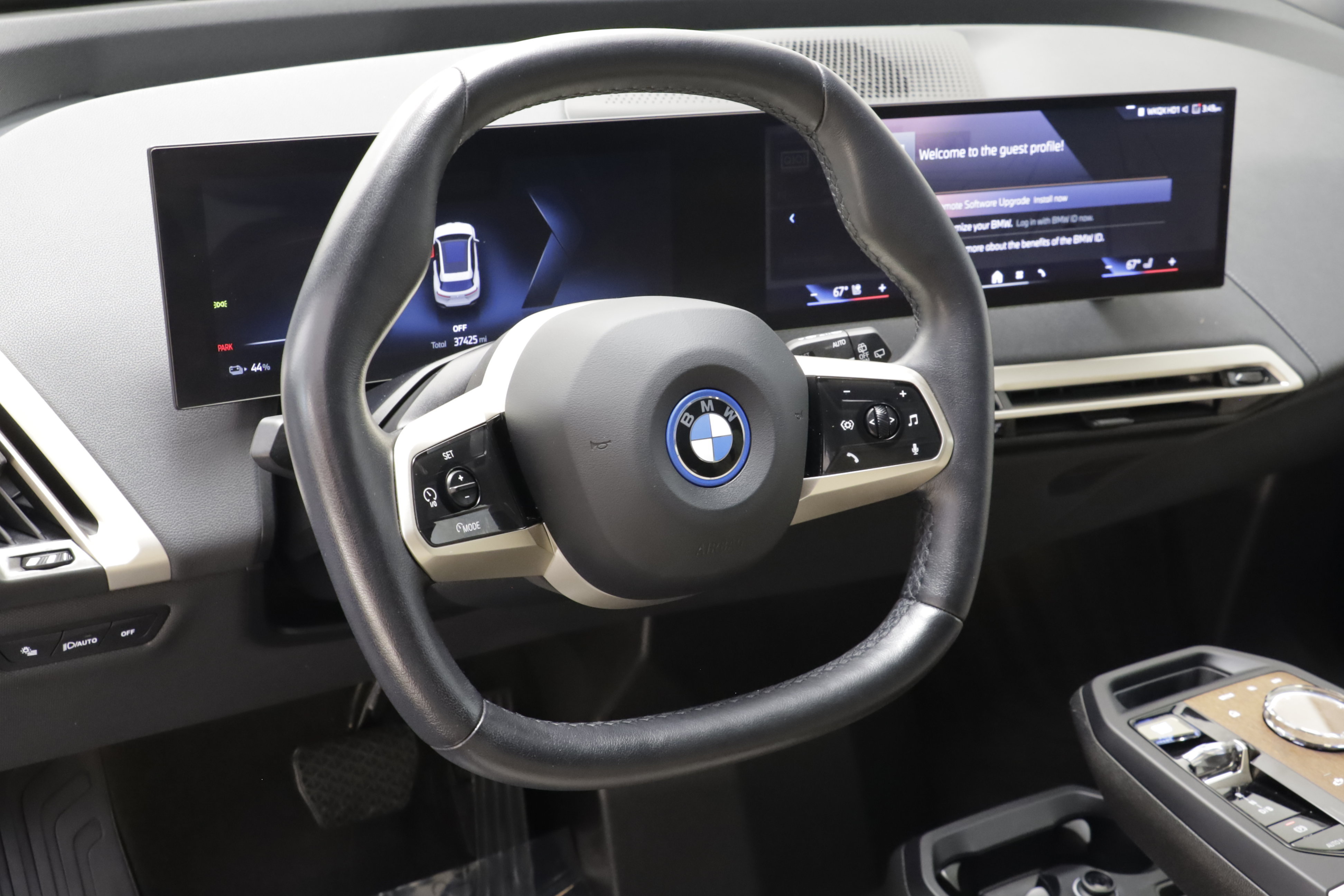 Used 2024 BMW iX xDrive50 w/ Premium Package AWD/4WD image 8
