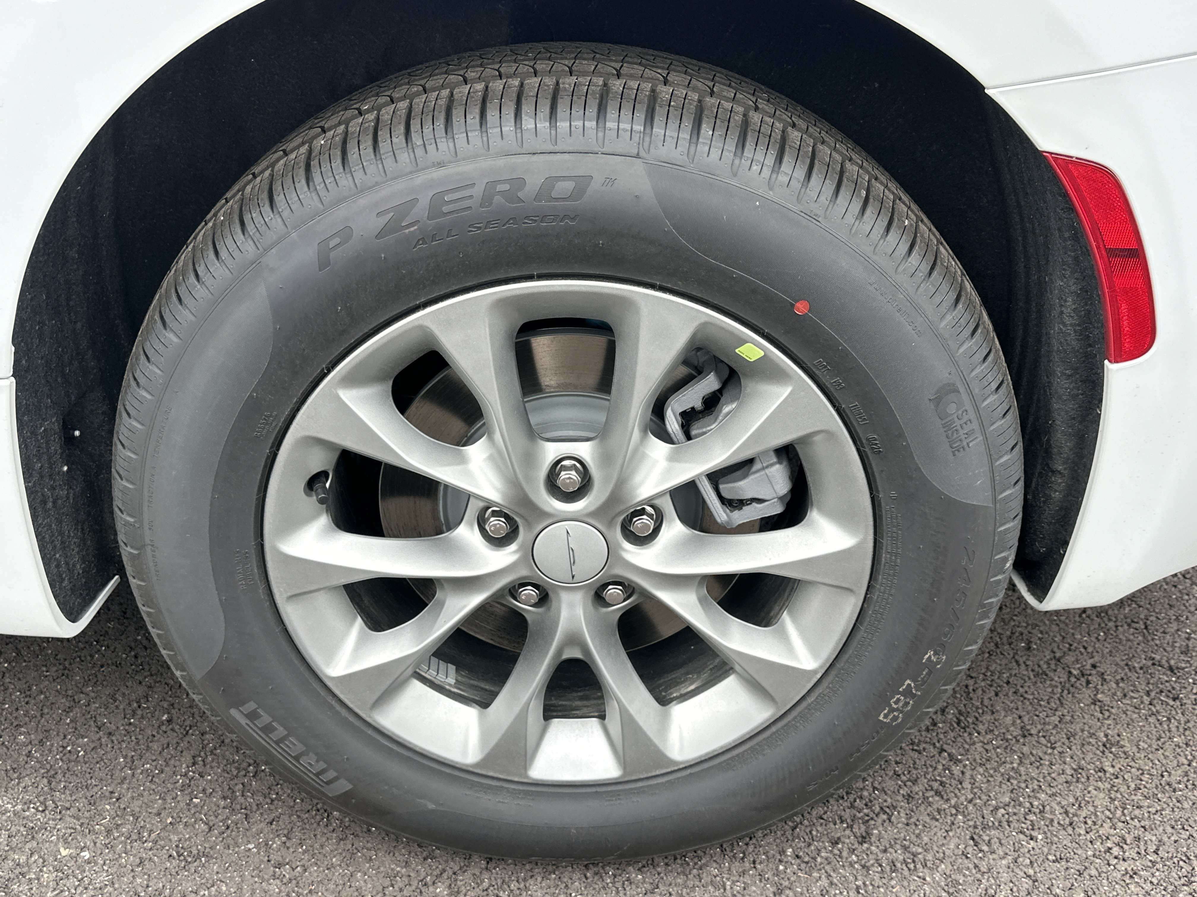 New 2027 Chrysler Pacifica Select AWD/4WD image 34