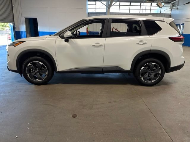 Used 2024 Nissan Rogue SV AWD/4WD image 6