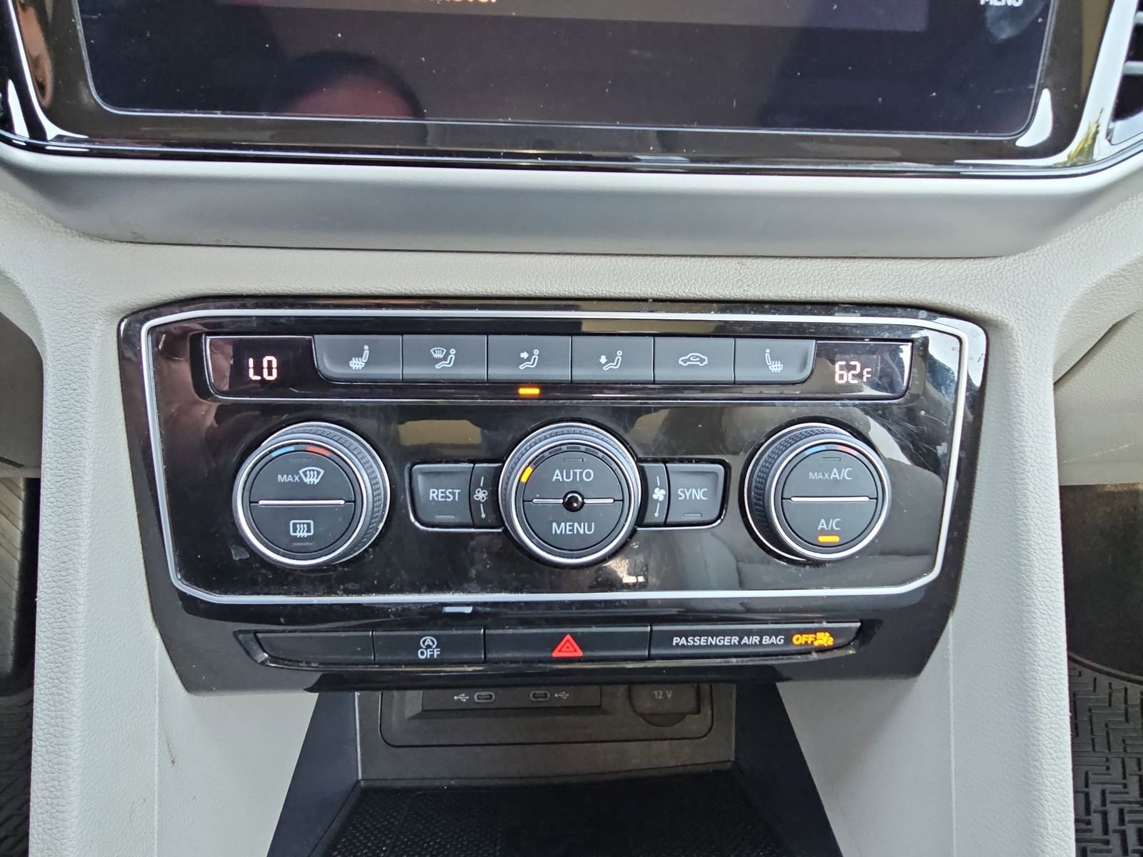 Used 2023 Volkswagen Atlas SE w/ Panoramic Sunroof Package FWD image 25