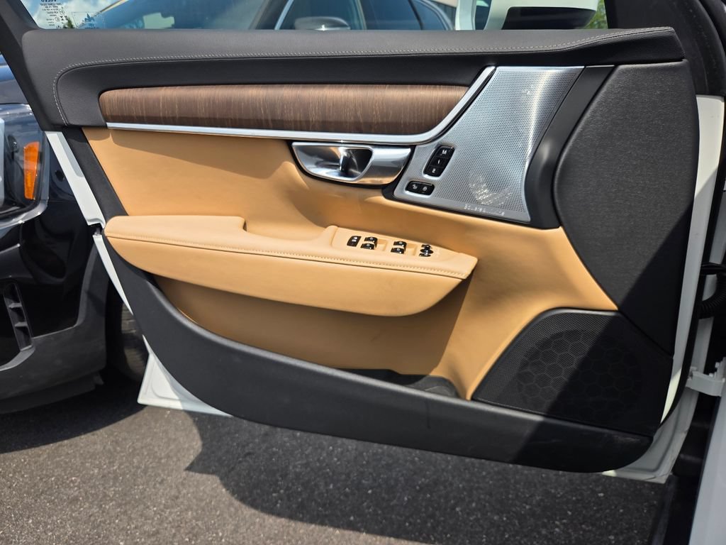 Used 2025 Volvo V90 B6 Cross Country Ultra w/ Protection Package Premier AWD/4WD image 24