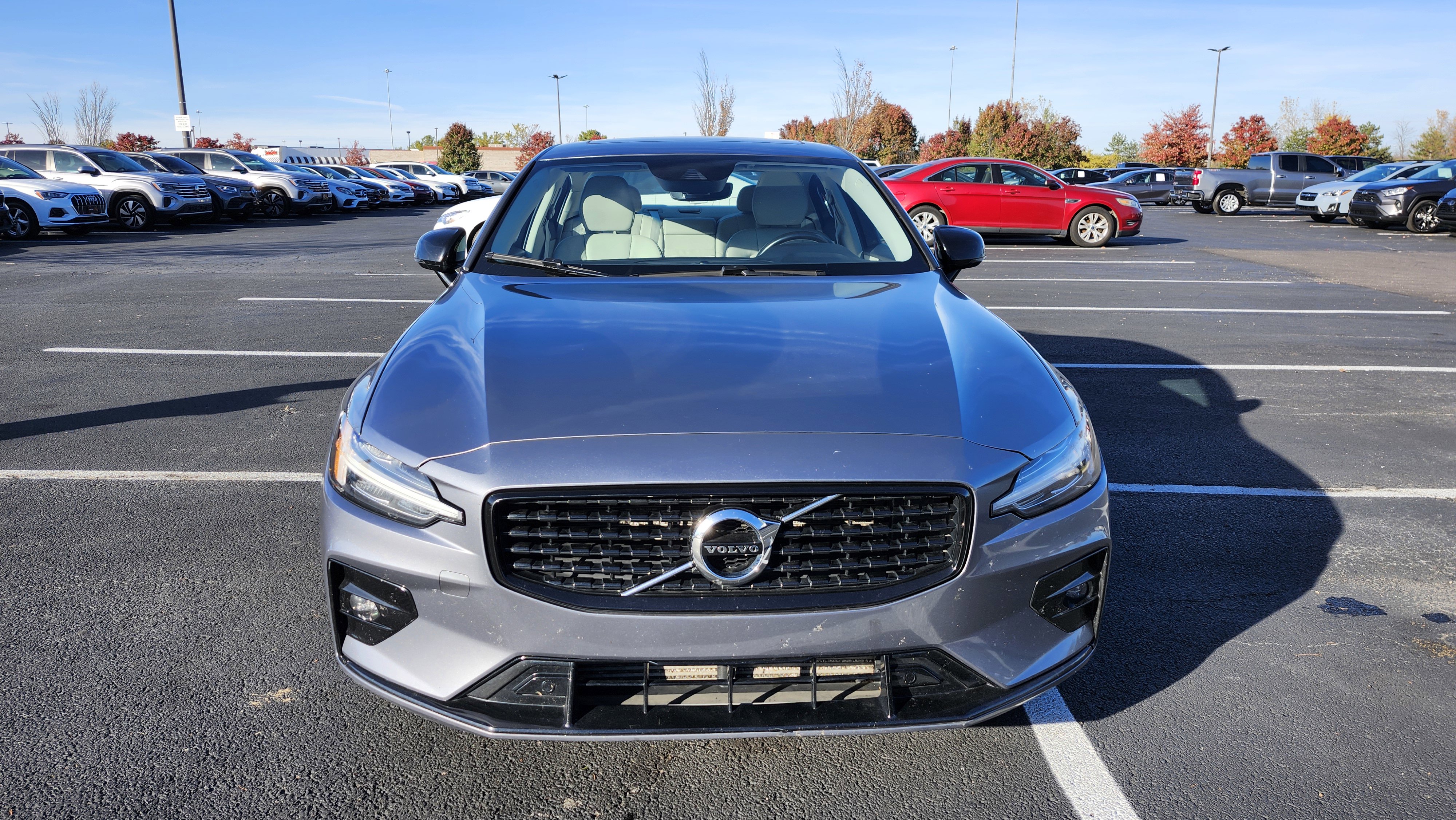 Used 2021 Volvo S60 T5 Momentum image 3
