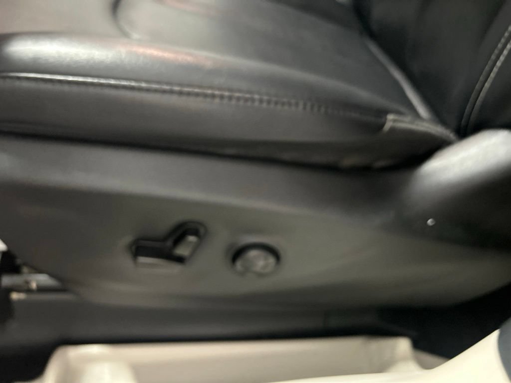 Used 2024 Chrysler Pacifica Touring-L FWD image 20