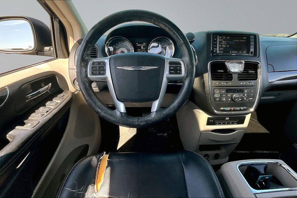 Used 2014 Chrysler Town & Country Touring-L w/ Driver Convenience Group FWD image 8