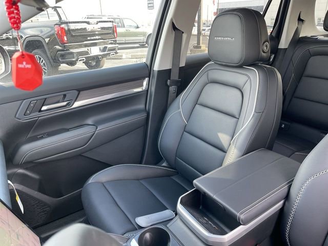 New 2026 GMC Terrain Denali w/ LPO, Black Badging Package image 25