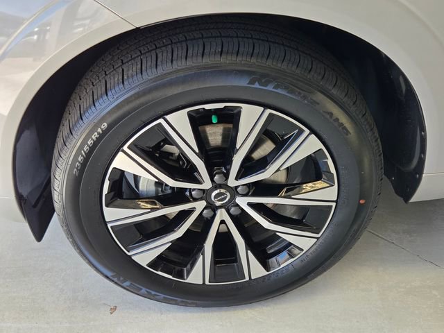 Certified 2023 Volvo XC60 B5 Core w/ Climate Package image 25