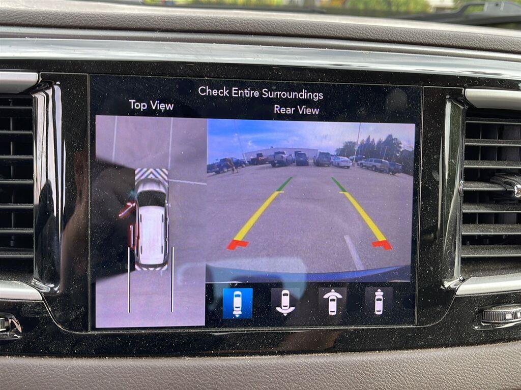 Used 2019 Chrysler Pacifica Touring Plus w/ Advanced Safetytec Group FWD image 8