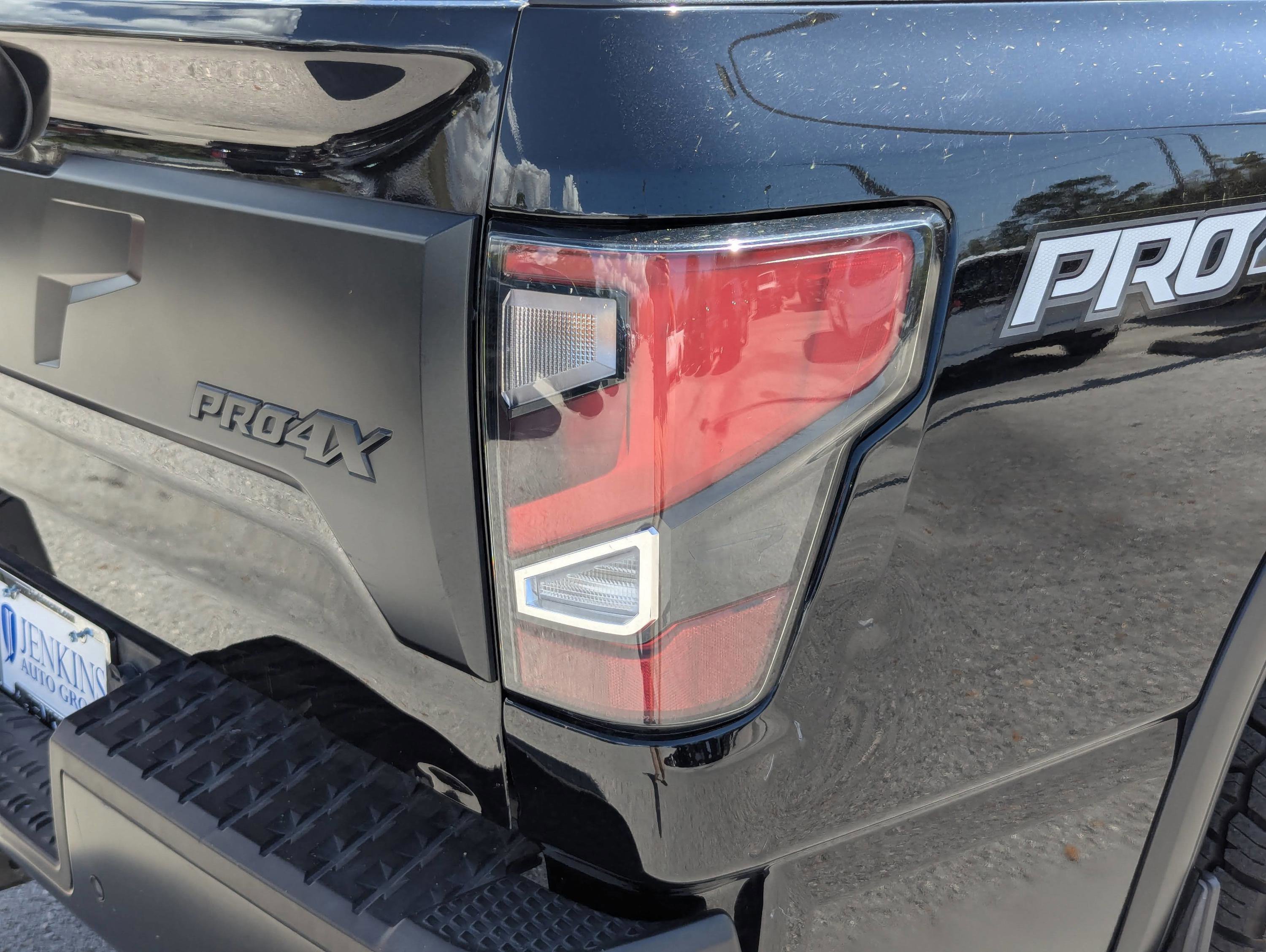 Used 2024 Nissan Titan PRO-4X w/ Pro-4x Convenience Package image 18