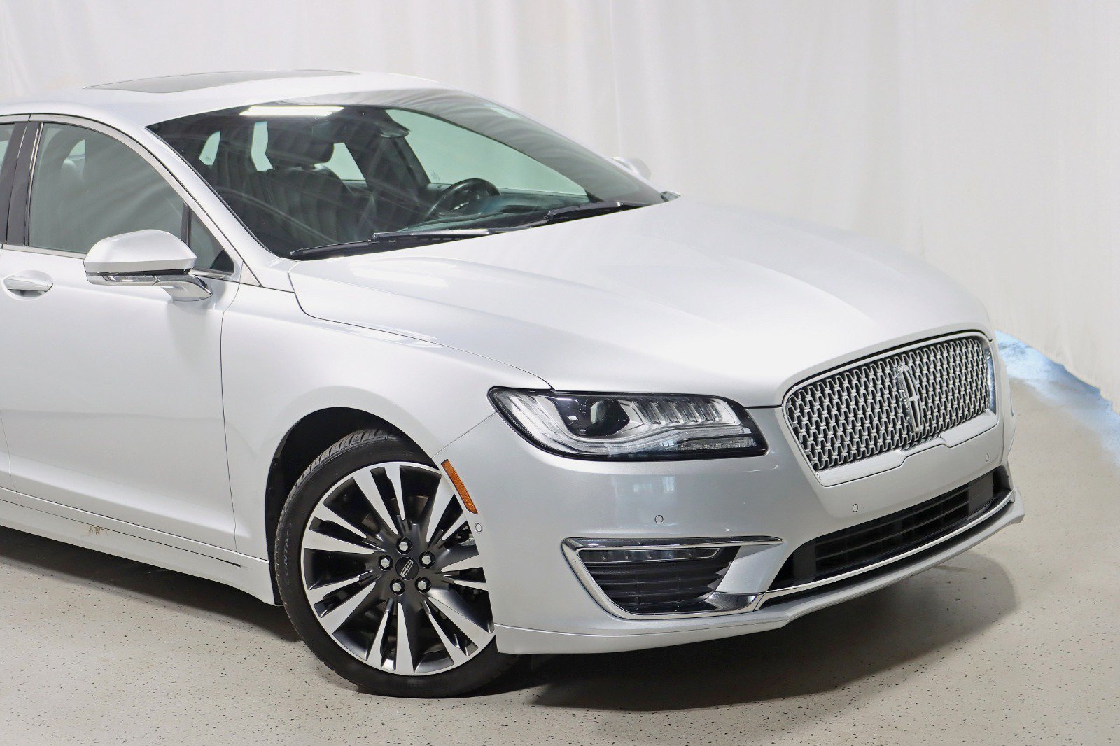 Used 2019 Lincoln MKZ Reserve FWD image 2