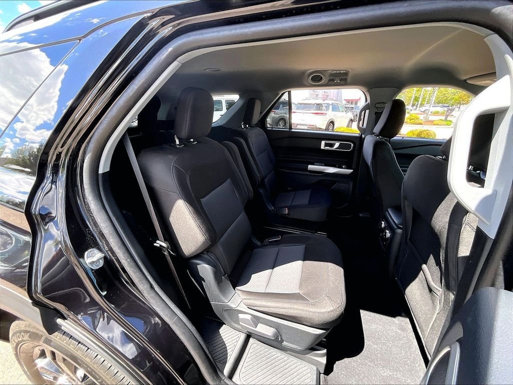 Used 2023 Ford Explorer XLT AWD/4WD image 16