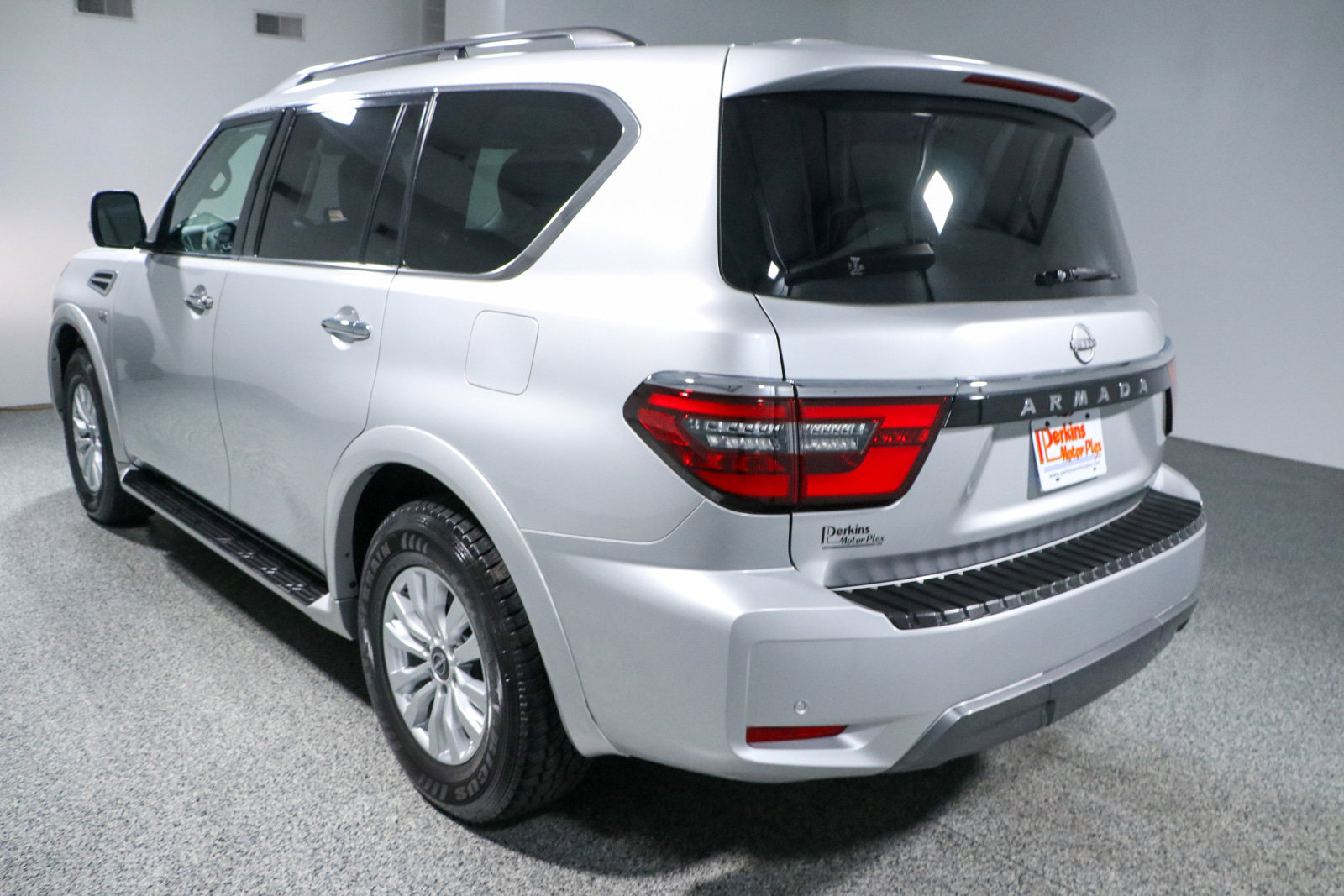 Used 2021 Nissan Armada SV image 9