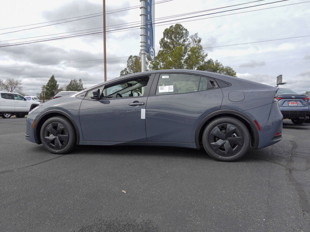 New 2026 Toyota Prius Plug-In Hybrid FWD image 6