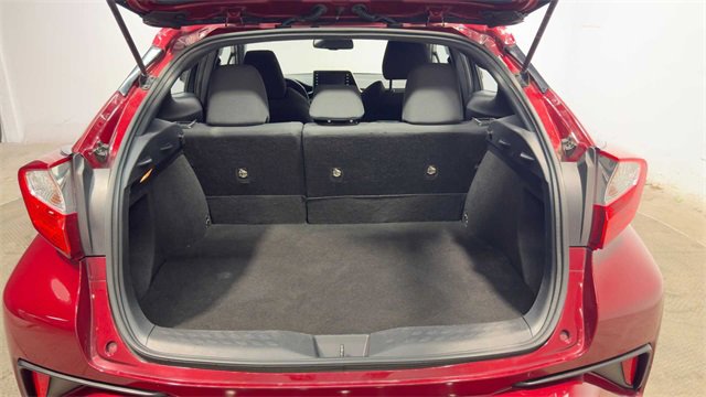 Used 2019 Toyota C-HR XLE image 33