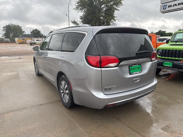 Used 2020 Chrysler Pacifica Touring-L Plus FWD image 3