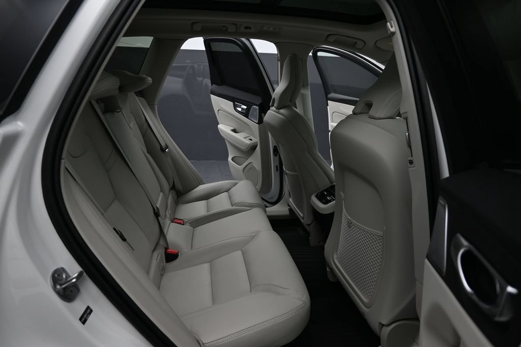 New 2026 Volvo XC60 B5 Ultra w/ Climate Package AWD/4WD image 17
