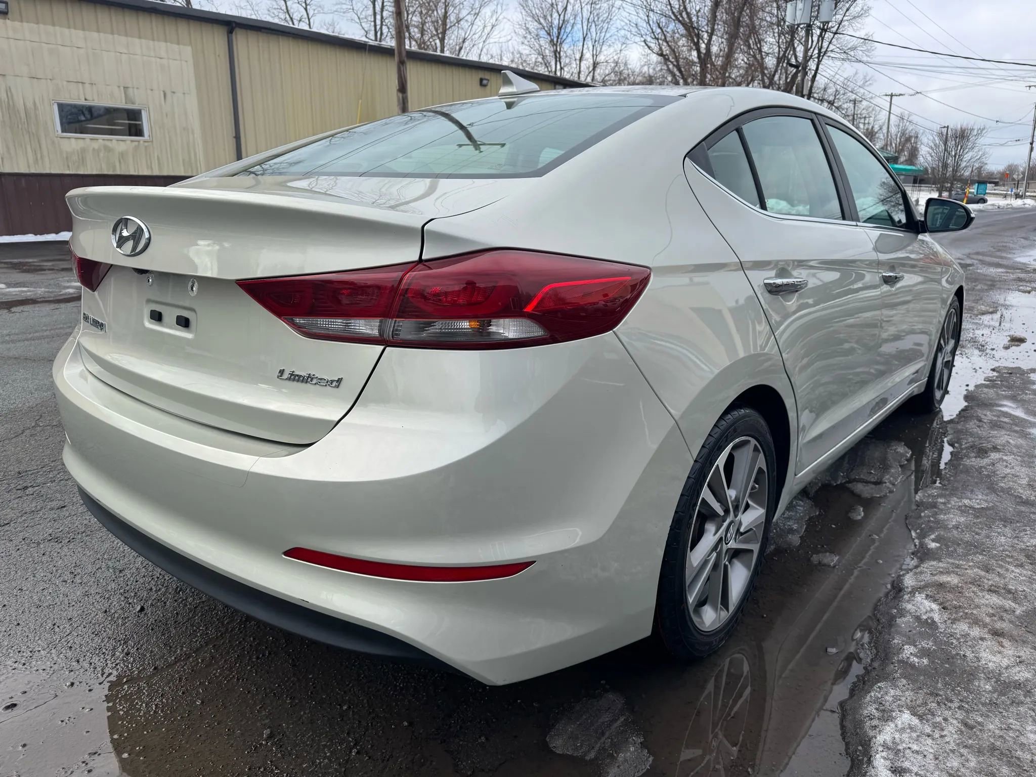 Used 2017 Hyundai Elantra Limited w/ Limited Tech Package 04 image 5