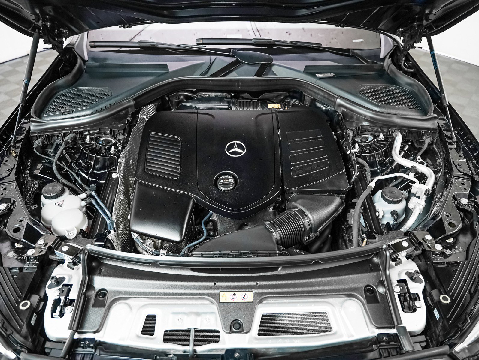 Certified 2023 Mercedes-Benz GLC 300 4MATIC image 4