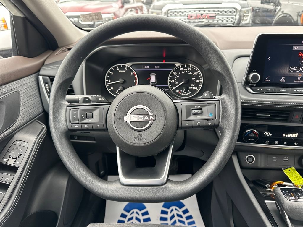 Used 2023 Nissan Rogue SV image 18