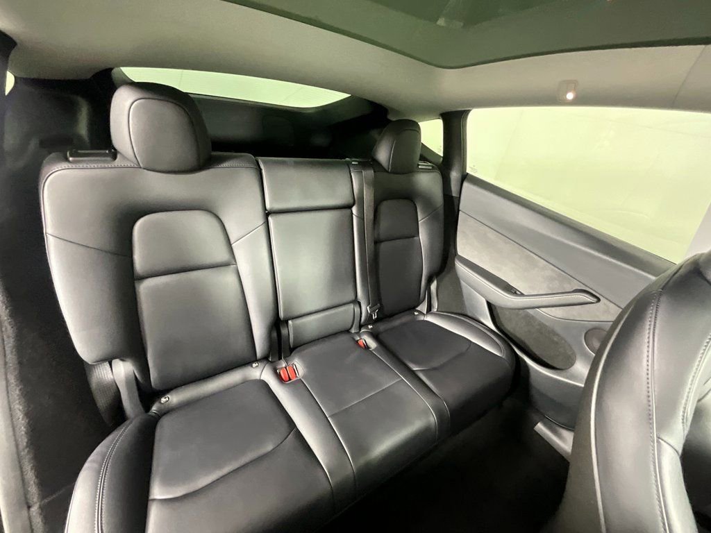 Used 2024 Tesla Model Y Long Range image 21
