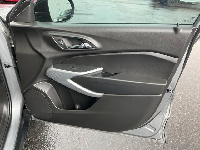 Used 2024 Chevrolet Trax RS w/ Sunroof Package image 25