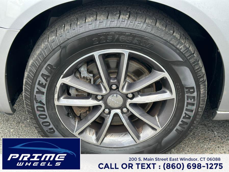 Used 2017 Dodge Grand Caravan SXT image 21