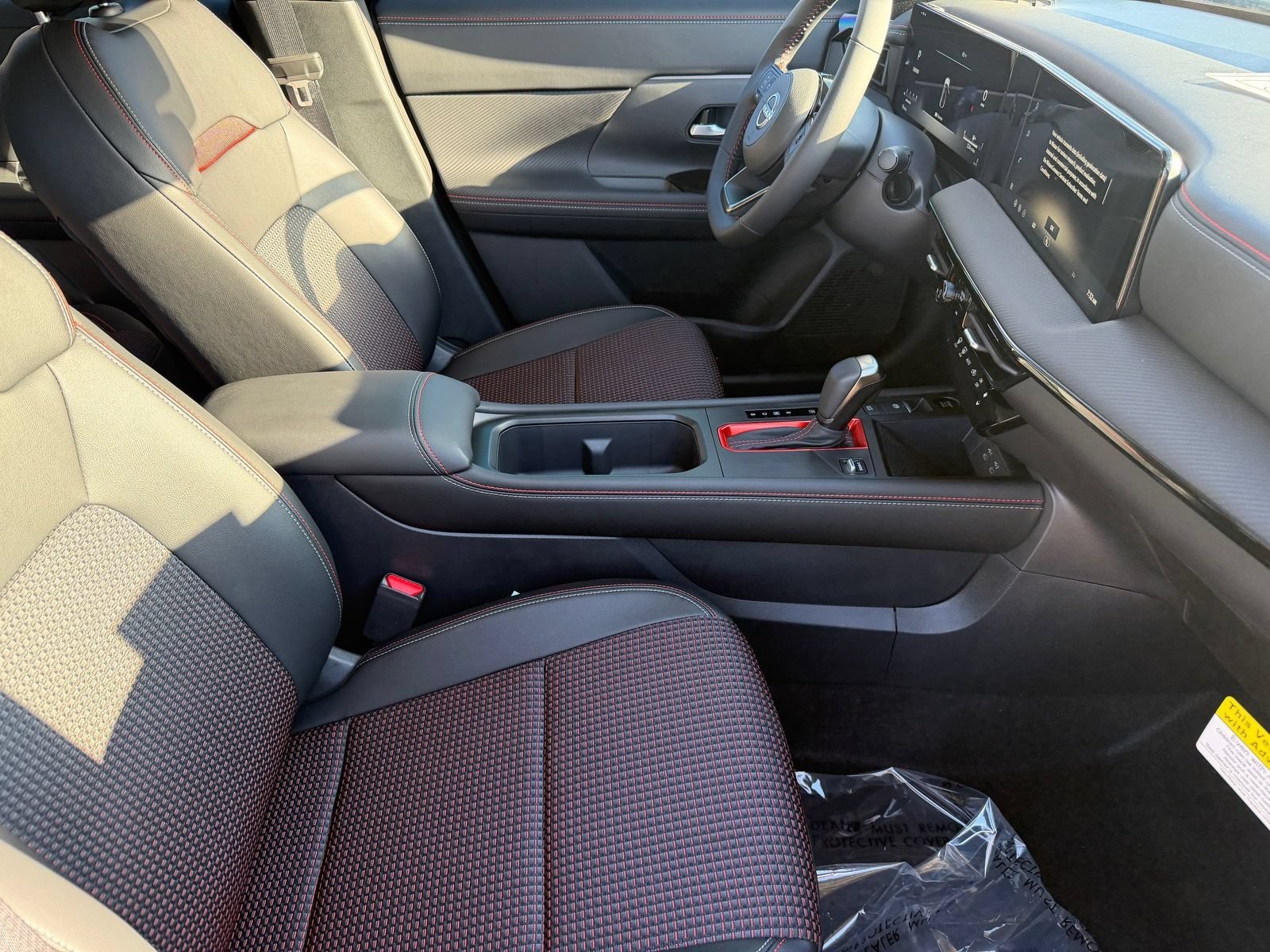 New 2026 Nissan Kicks SR FWD image 10