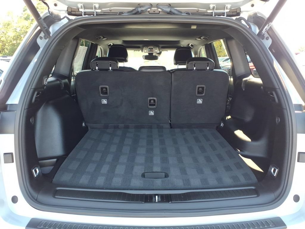 Certified 2024 Jeep Grand Cherokee Altitude RWD image 18