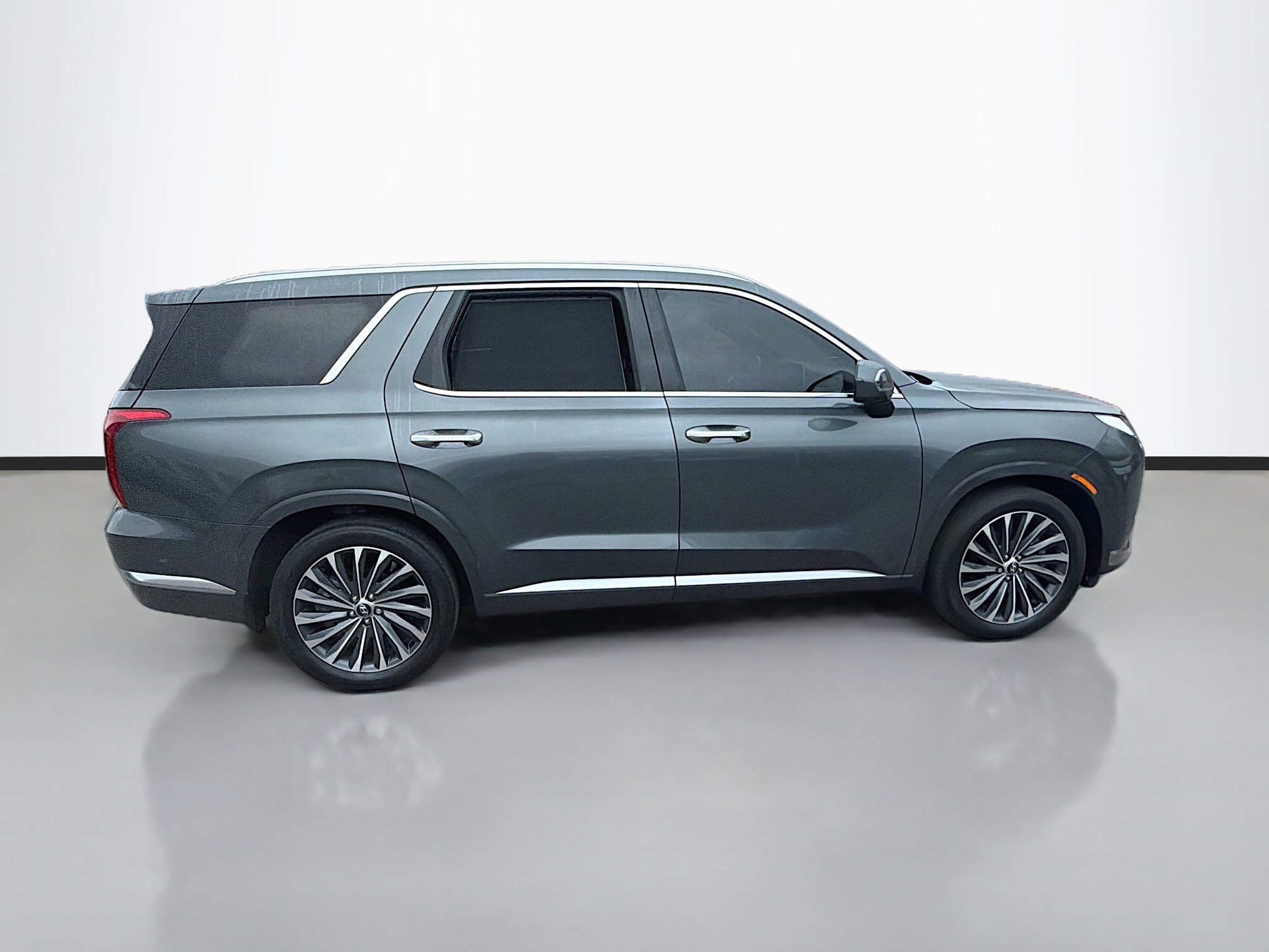 Used 2024 Hyundai Palisade Calligraphy image 2