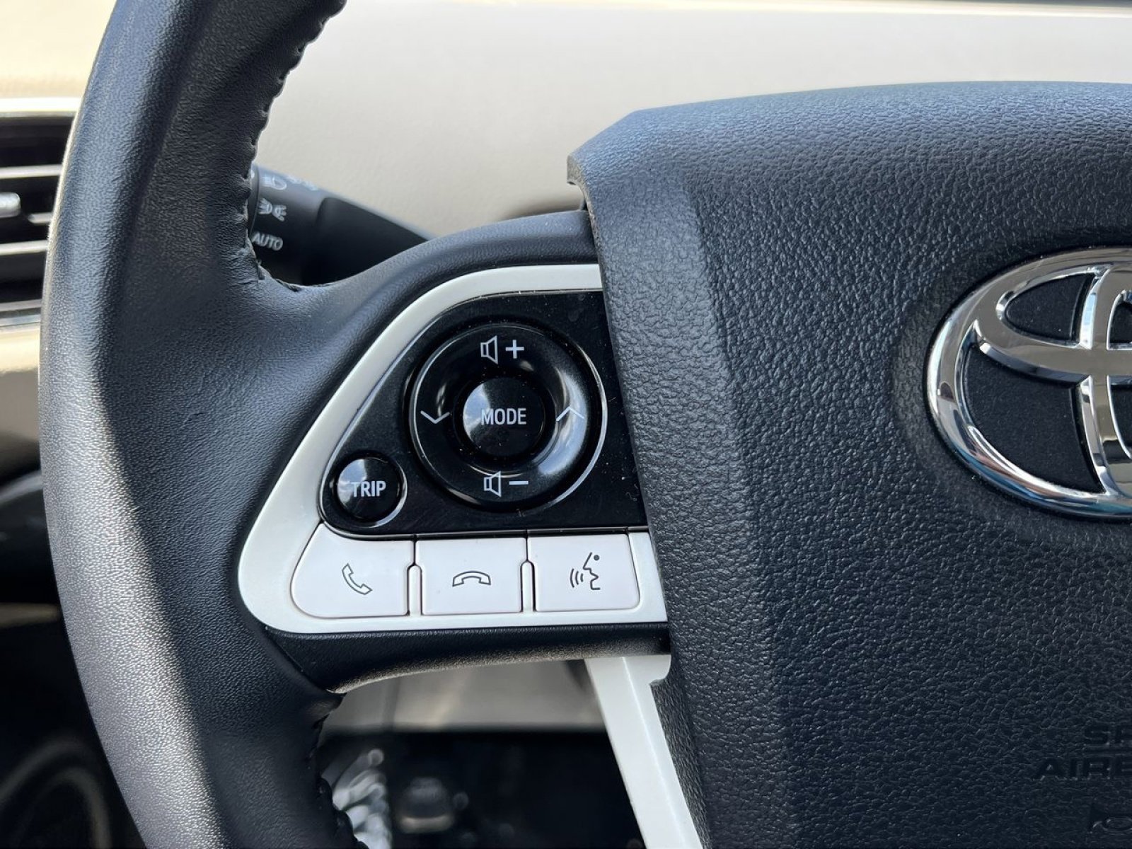 Used 2018 Toyota Prius Four w/ Advanced Technology Package FWD image 34