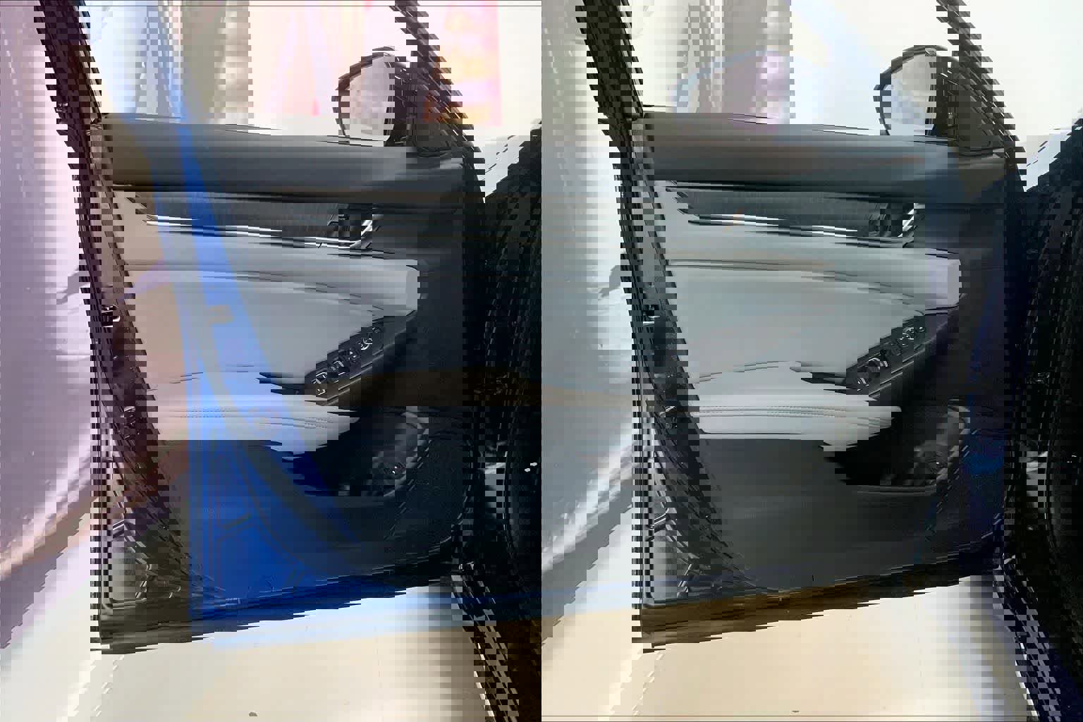 Used 2018 Honda Accord EX image 25