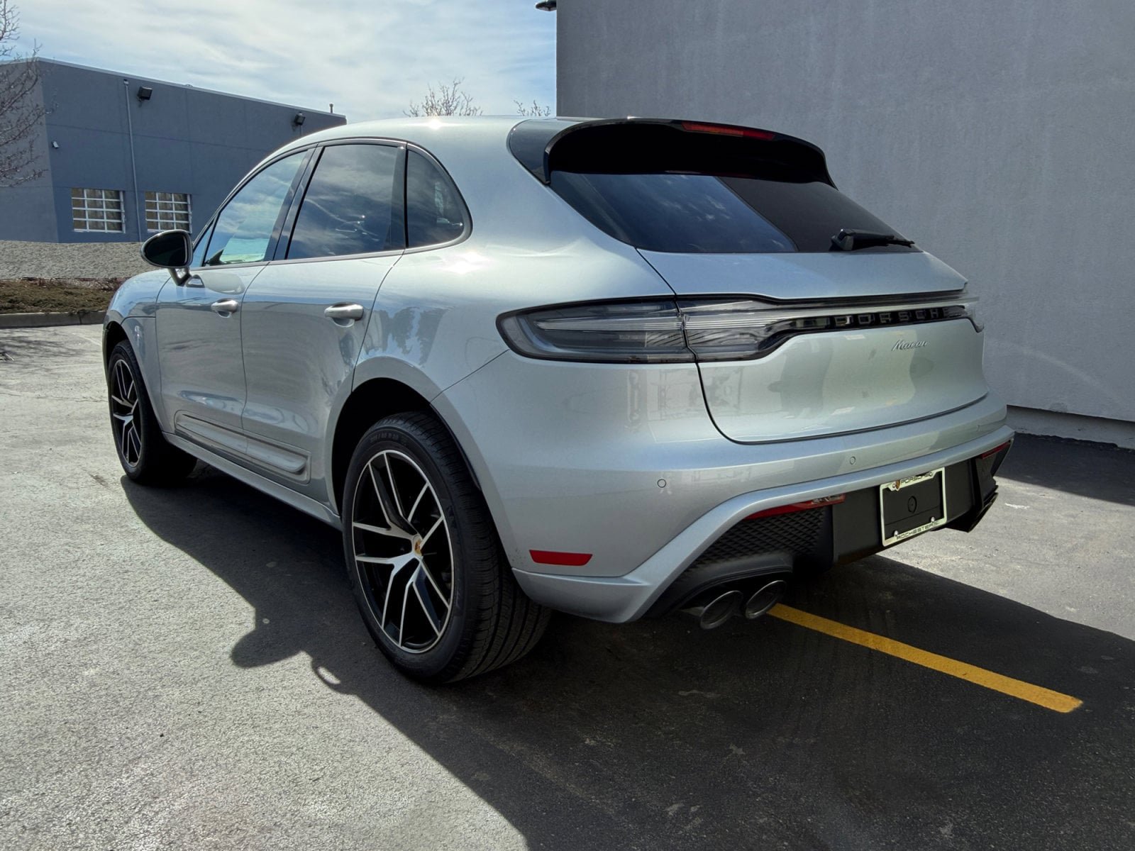 Used 2025 Porsche Macan image 3