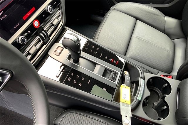 New 2025 Porsche Macan image 36