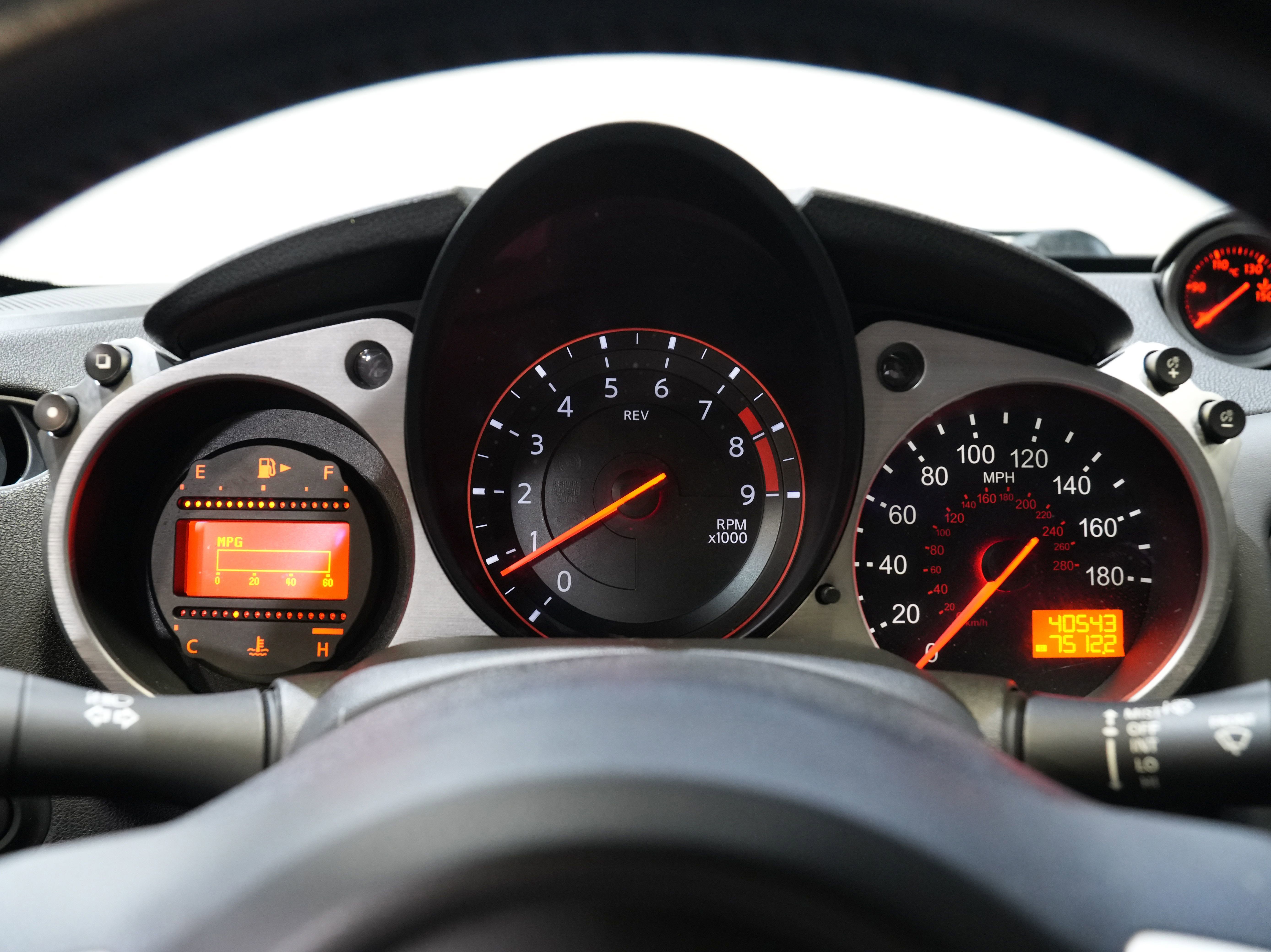 Used 2016 Nissan 370Z Touring RWD image 33