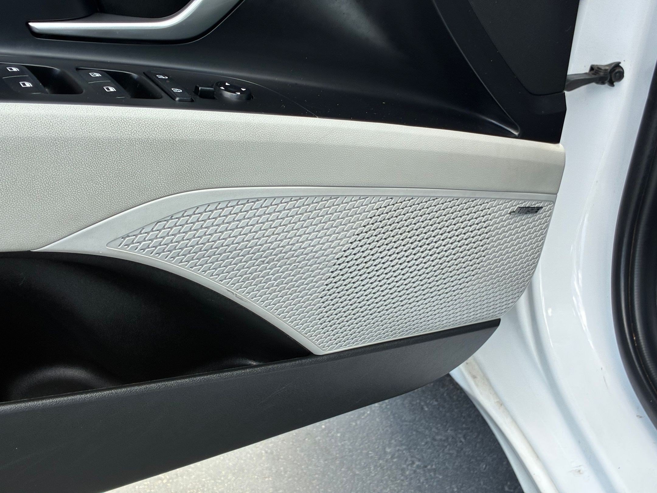 Certified 2024 Hyundai Elantra Limited FWD image 15
