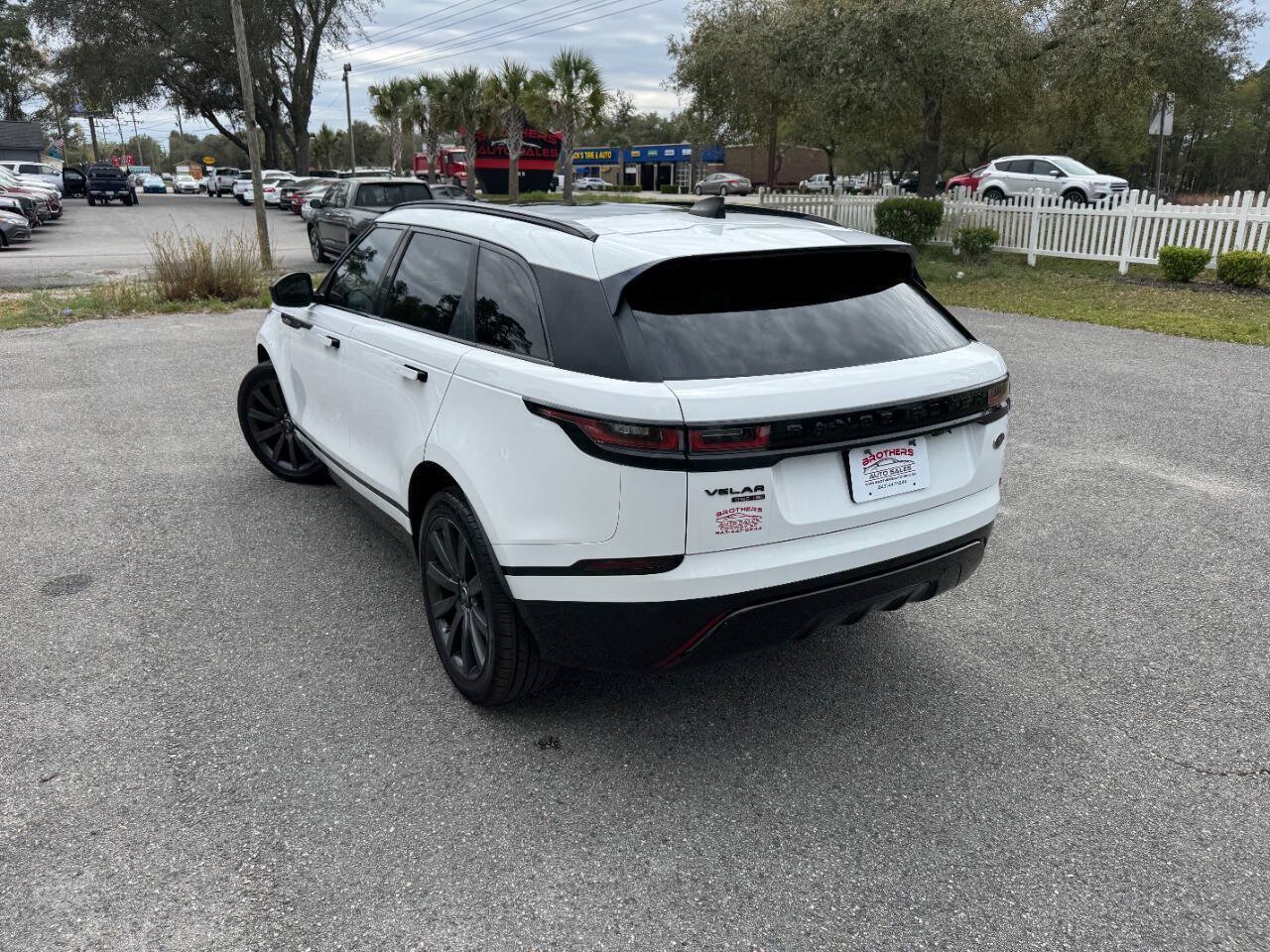 Used 2018 Land Rover Range Rover Velar R-Dynamic HSE AWD/4WD image 4