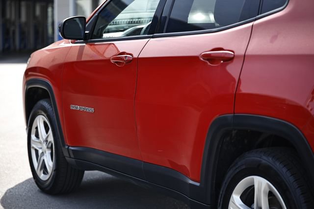 Used 2024 Jeep Compass Latitude image 6