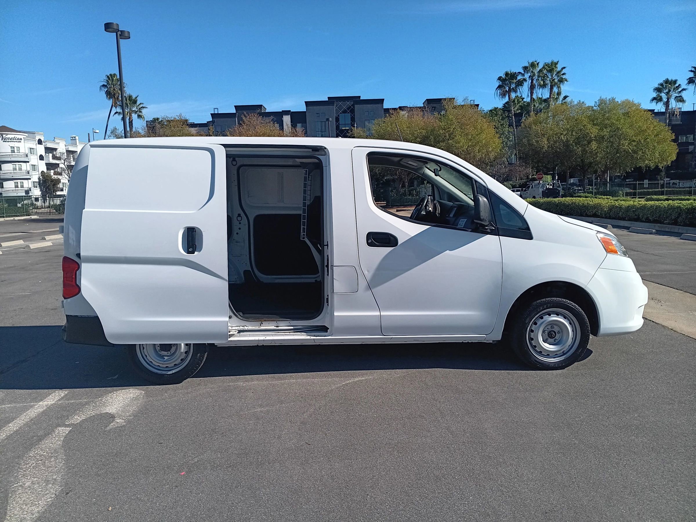 Used 2021 Nissan NV200 S w/ Back Door Glass Package image 6