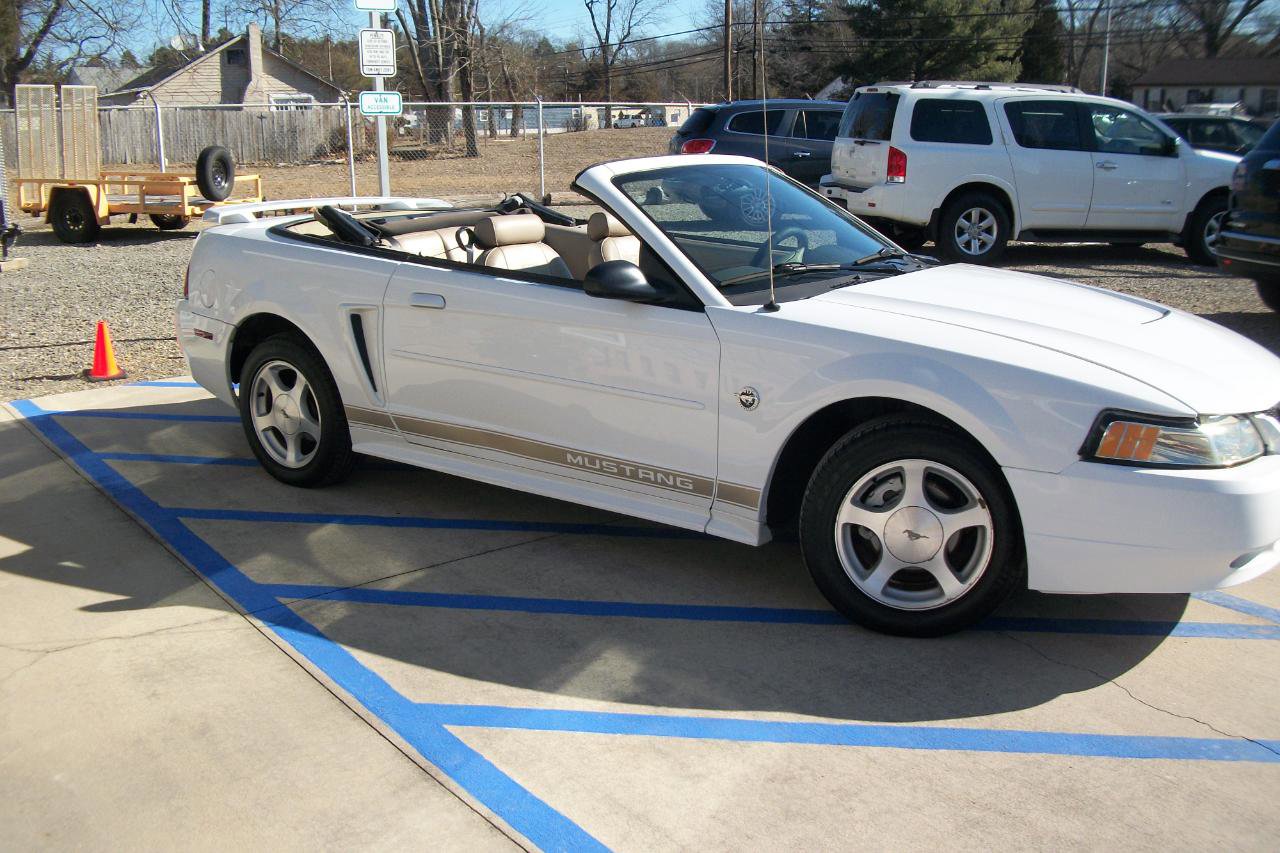 Used 2004 Ford Mustang Deluxe Convertible image 18