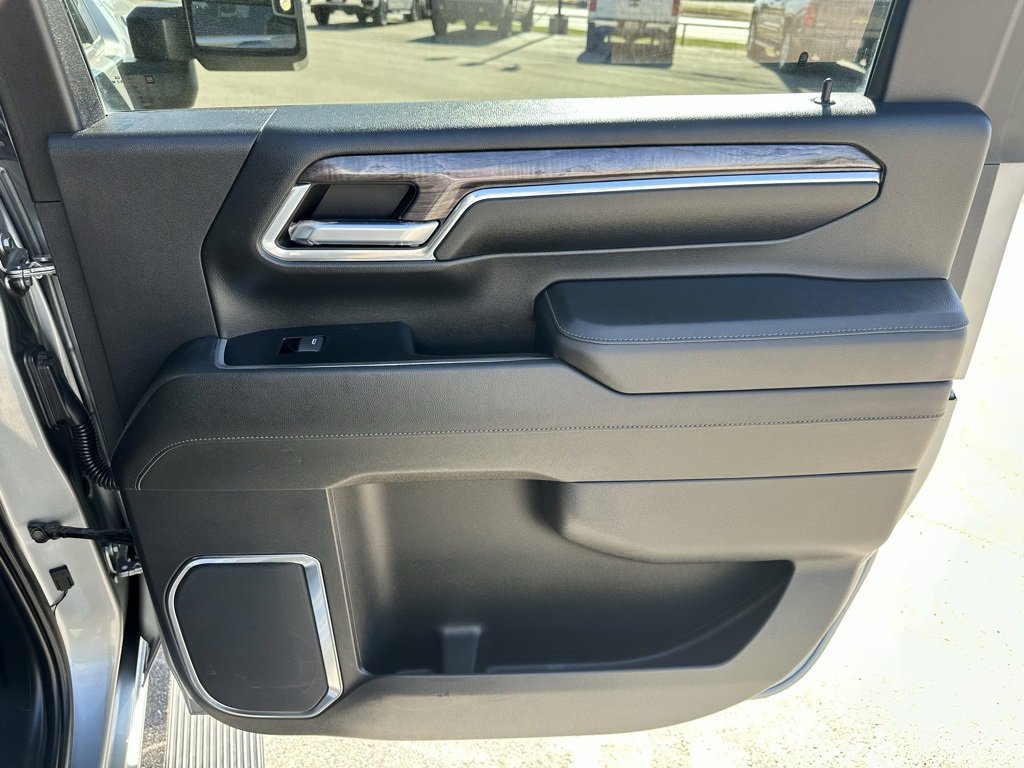 Used 2024 Chevrolet Silverado 3500 LTZ w/ LTZ Texas Edition image 29