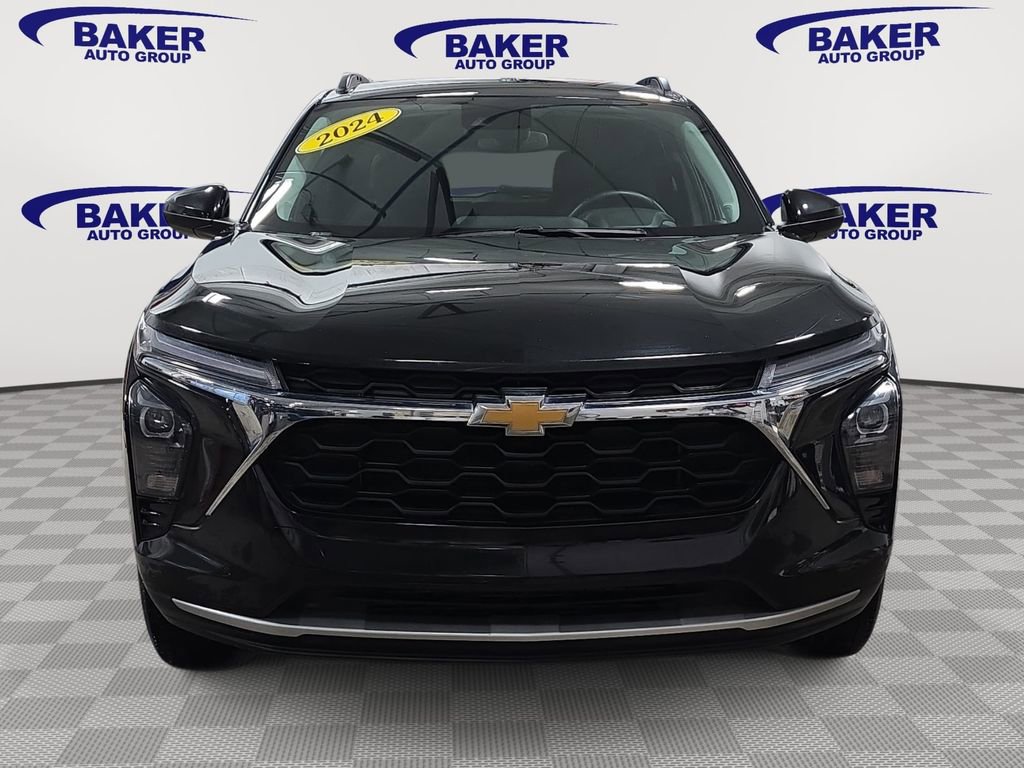 Used 2024 Chevrolet Trax LT w/ Driver Confidence Package image 2