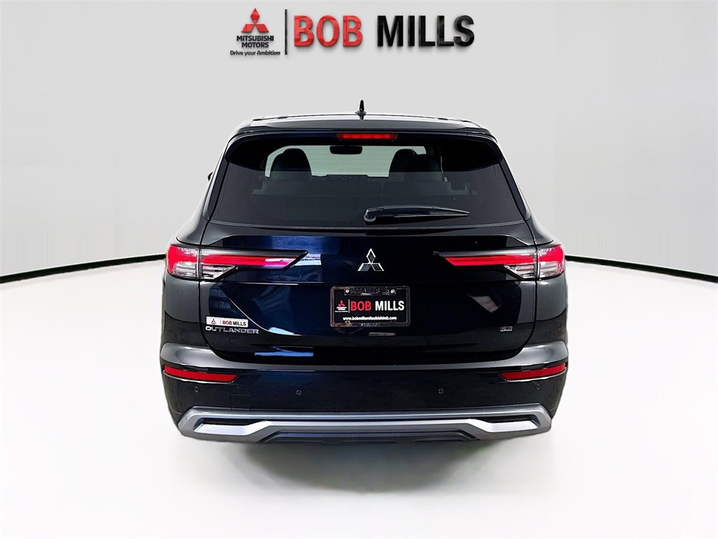 New 2025 Mitsubishi Outlander SE image 6
