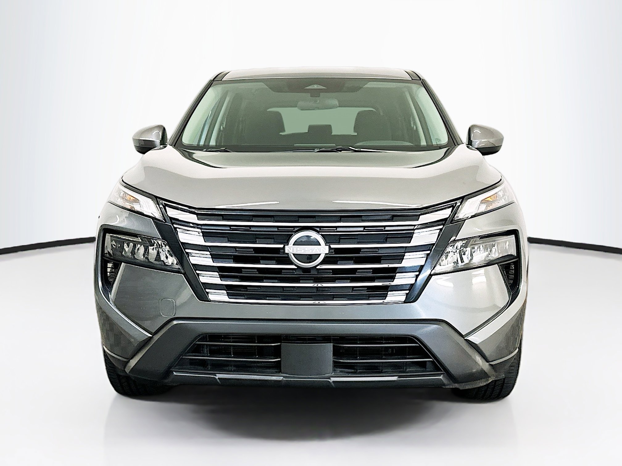 Used 2025 Nissan Rogue SV image 2