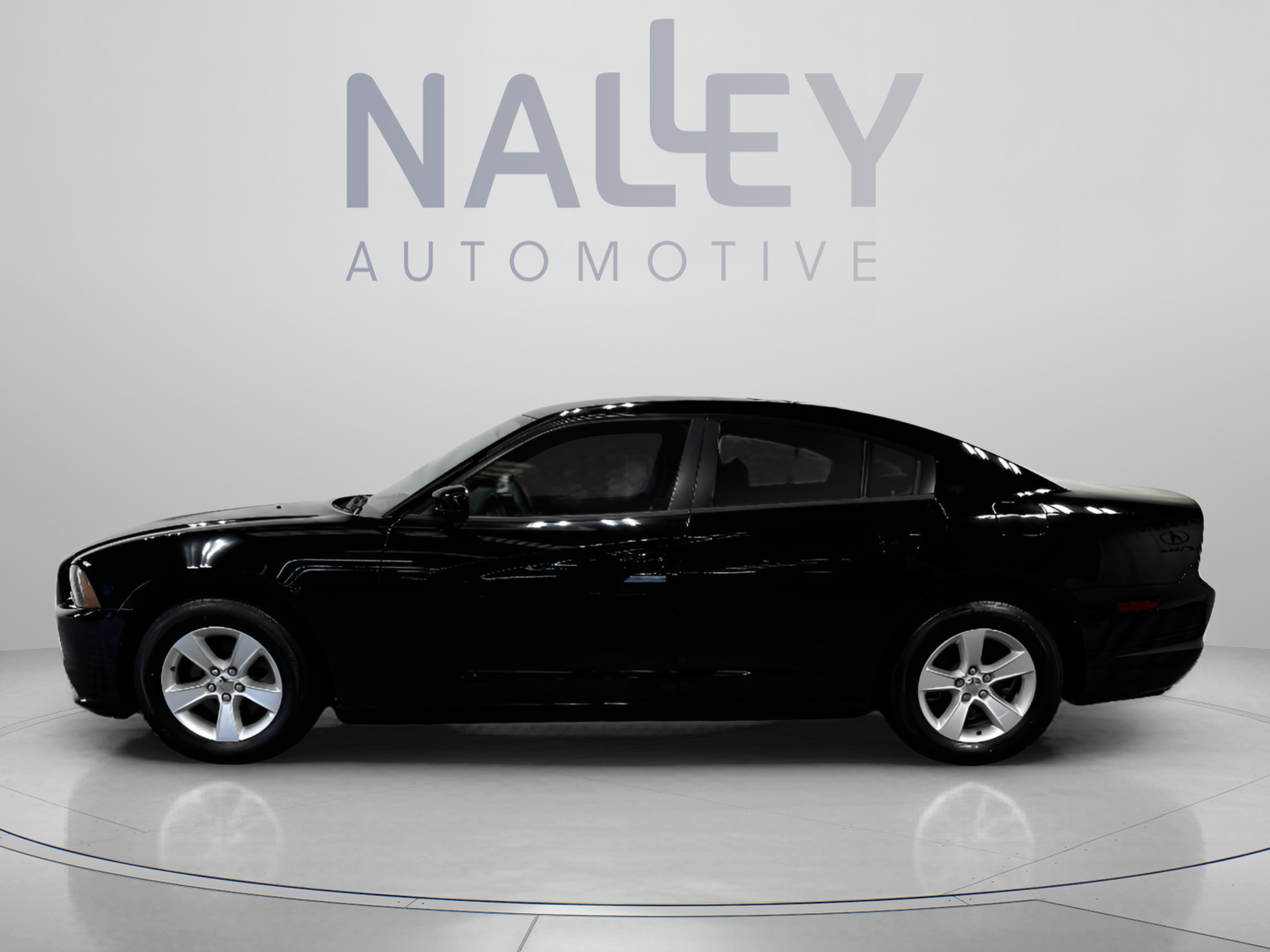 Used 2014 Dodge Charger SE RWD image 2