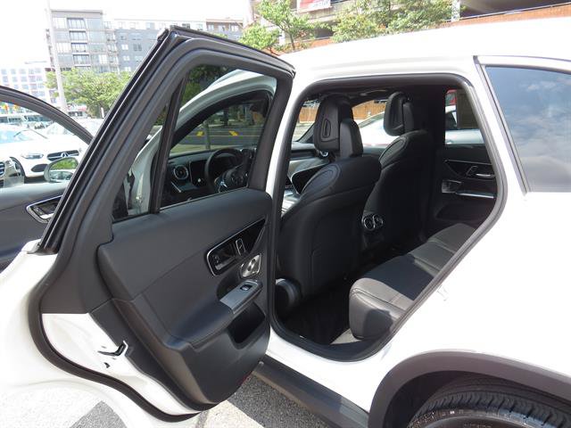 Used 2026 Mercedes-Benz GLC 300 4MATIC image 22