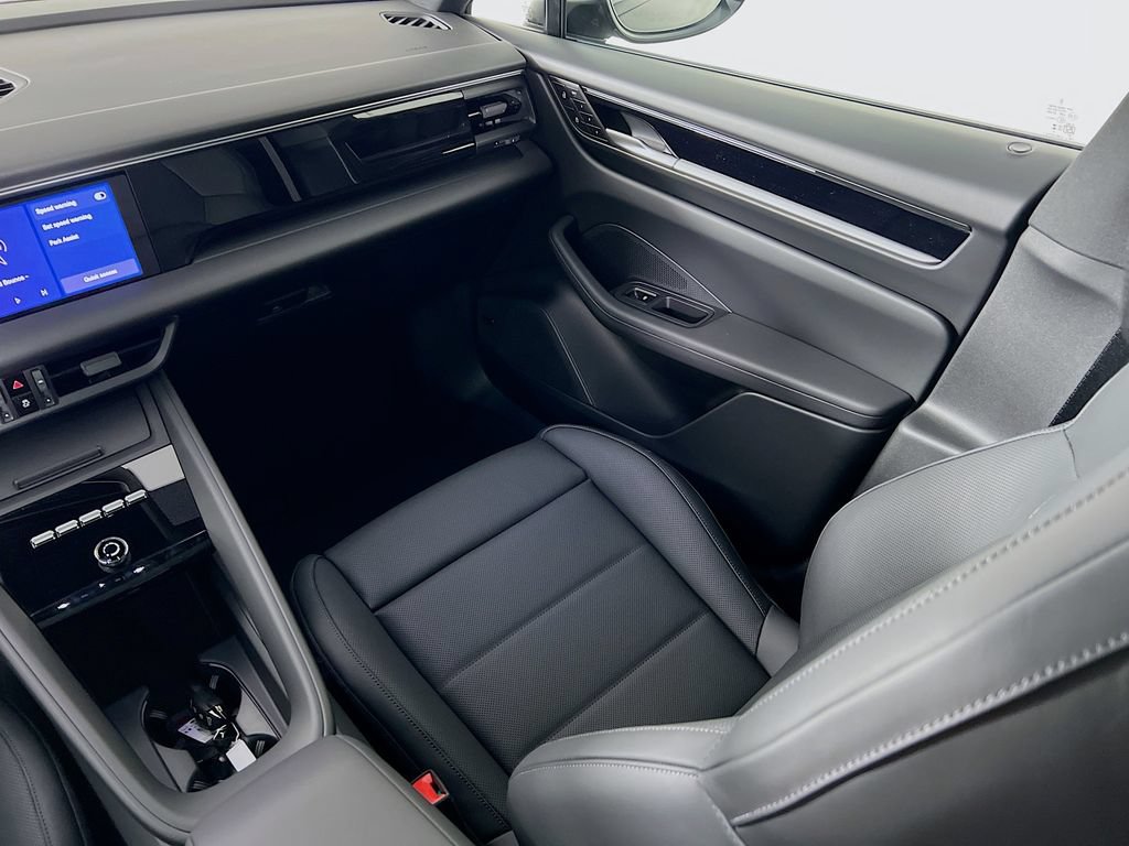 New 2026 Porsche Macan 4 Electric AWD/4WD image 26