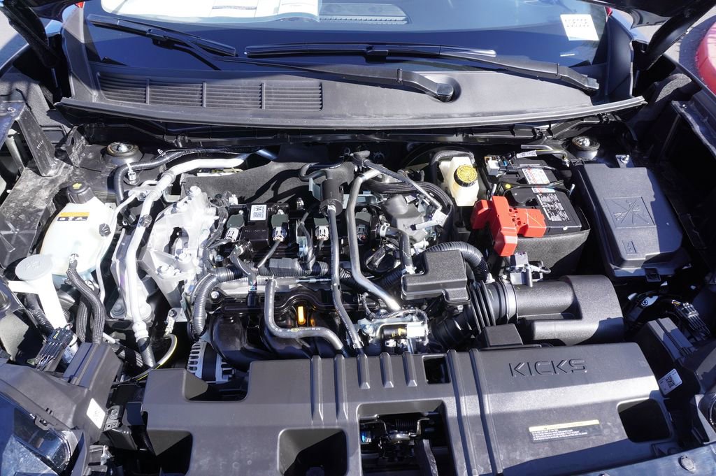 Certified 2025 Nissan Kicks SR FWD image 7