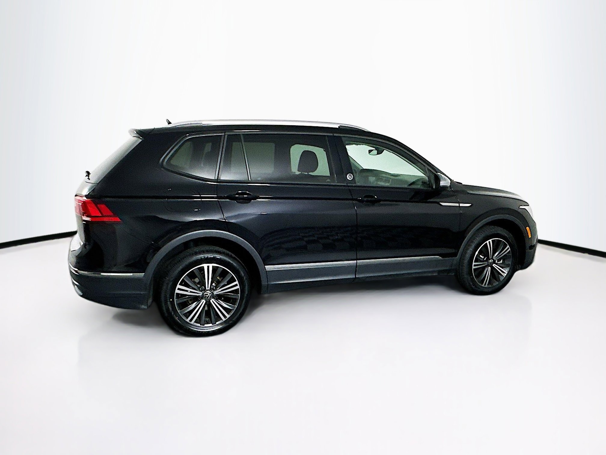 Used 2024 Volkswagen Tiguan Wolfsburg Edition image 10