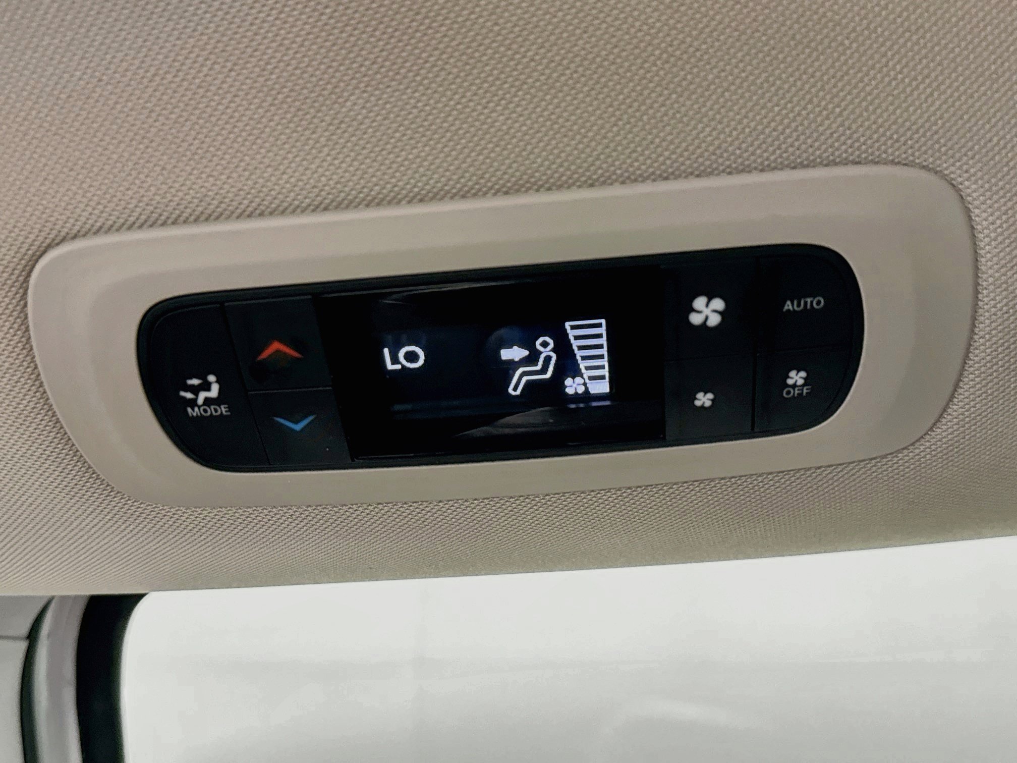 Used 2024 Chrysler Pacifica Limited FWD image 30
